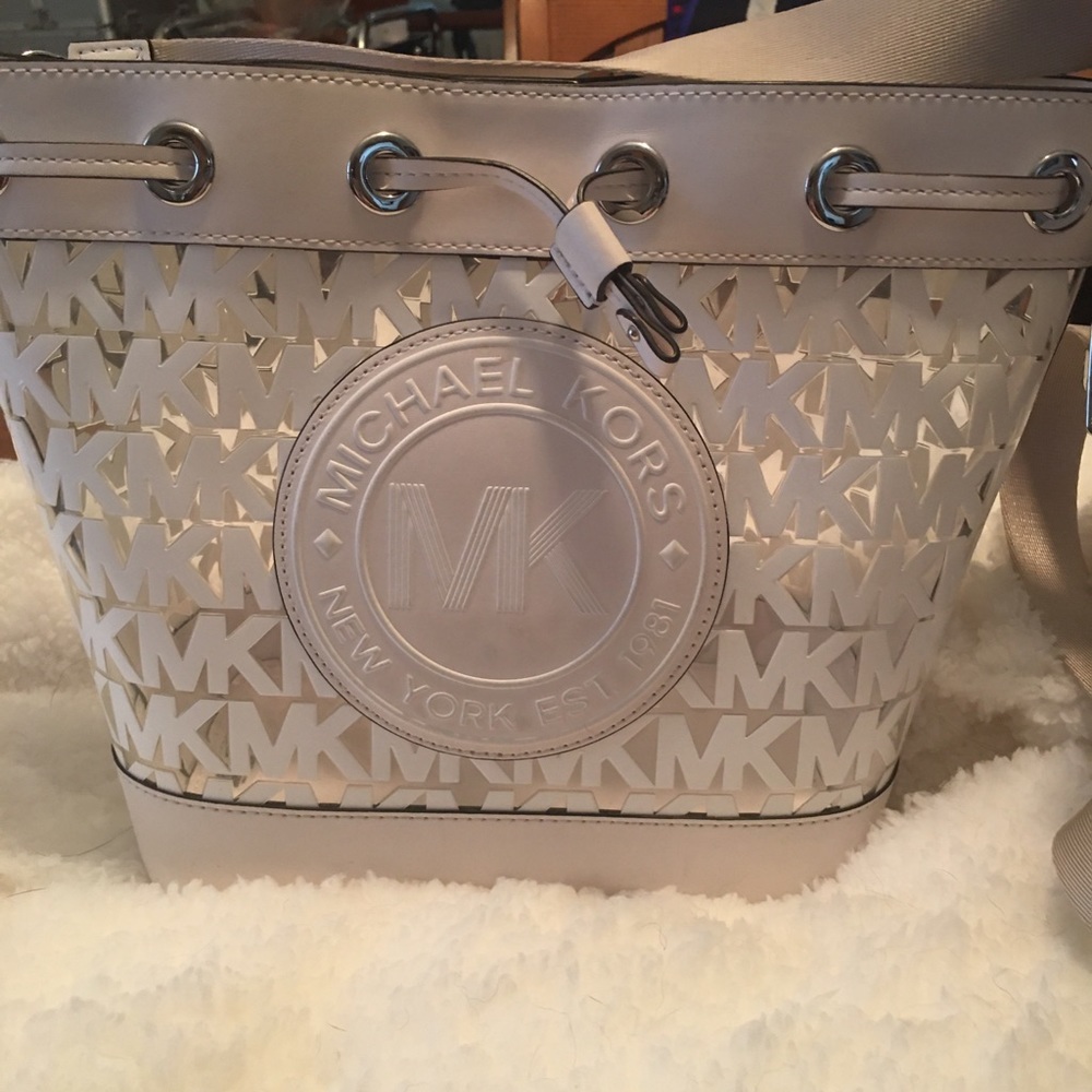 Michael Kors Fulton Sport MD Bucket Messenger